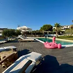 Loretta With Pool, Jacuzzi And Garden * Posidhonia (Syros)