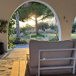 Вилла Loretta With Pool, Jacuzzi And Garden *