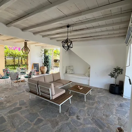 Loretta With Pool, Jacuzzi And Garden Вилла Posidhonia (Syros)