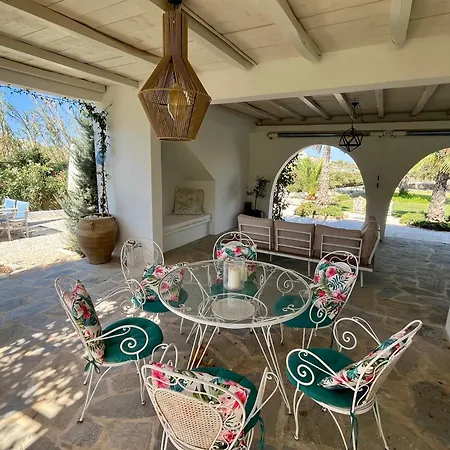 Вилла Loretta With Pool, Jacuzzi And Garden *