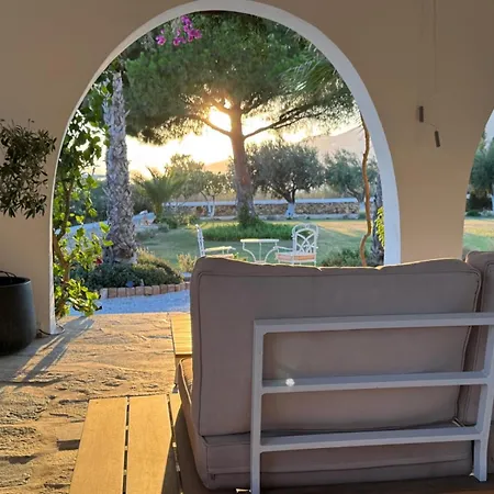 Вилла Loretta With Pool, Jacuzzi And Garden *