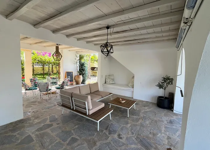 Loretta With Pool, Jacuzzi And Garden Villa Posidhonía