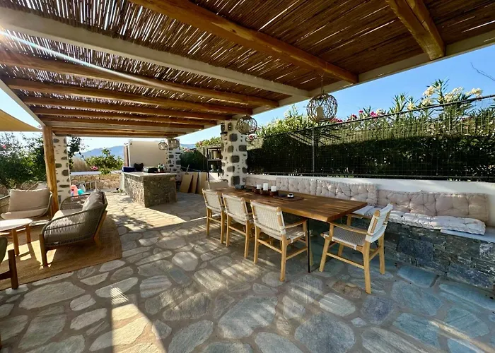 Villa Loretta With Pool, Jacuzzi And Garden Posidhonía