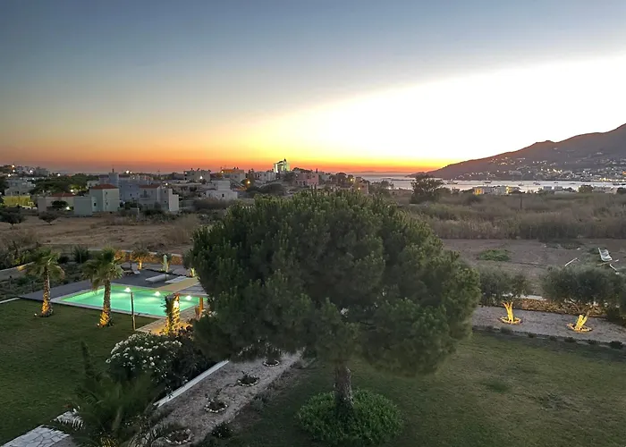 Loretta With Pool, Jacuzzi And Garden