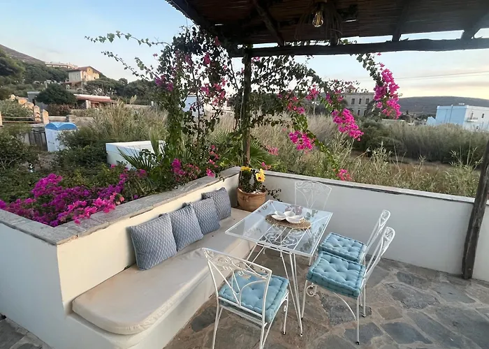 Villa Loretta With Pool, Jacuzzi And Garden *